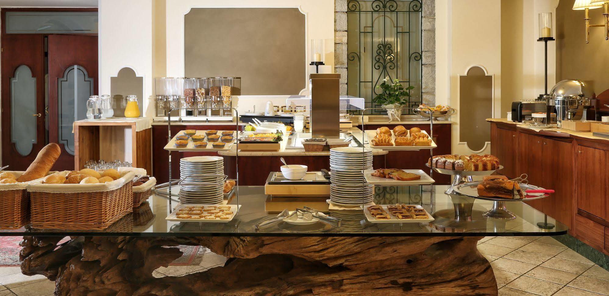 Hotel Villa Capri Gardone Riviera Bagian luar foto
